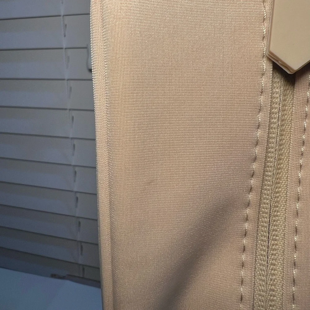 Burberry Hero Tan Toiletry Bag - Authentic COA Included - Picture 11 of 17